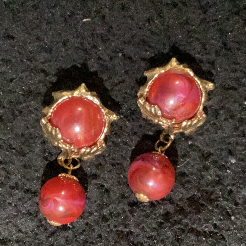 Vintage Gold tone and Red swirl color bead, stone Drop Earrings